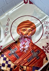 Платок с изображением Св. Спиридона Тримифунтского на белом фоне.